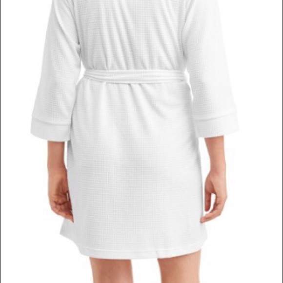 Gorgeous White Waffle Robe - Picture 3 of 6